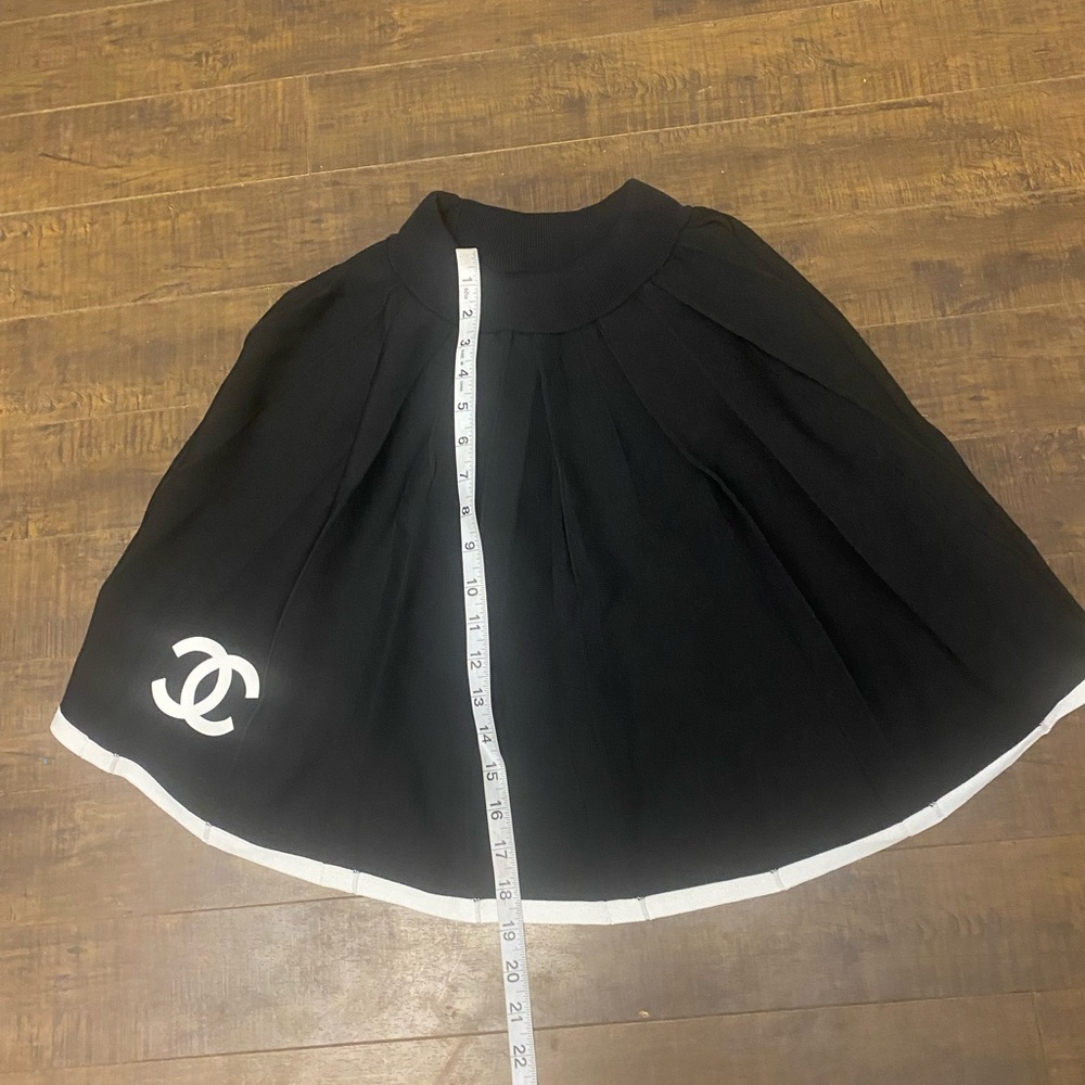 Black pleated skirt - Picture 6 of 7